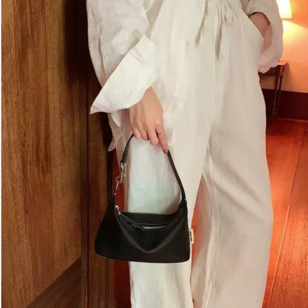 Women shoulder bag size 22 durable and beautiful grained leather